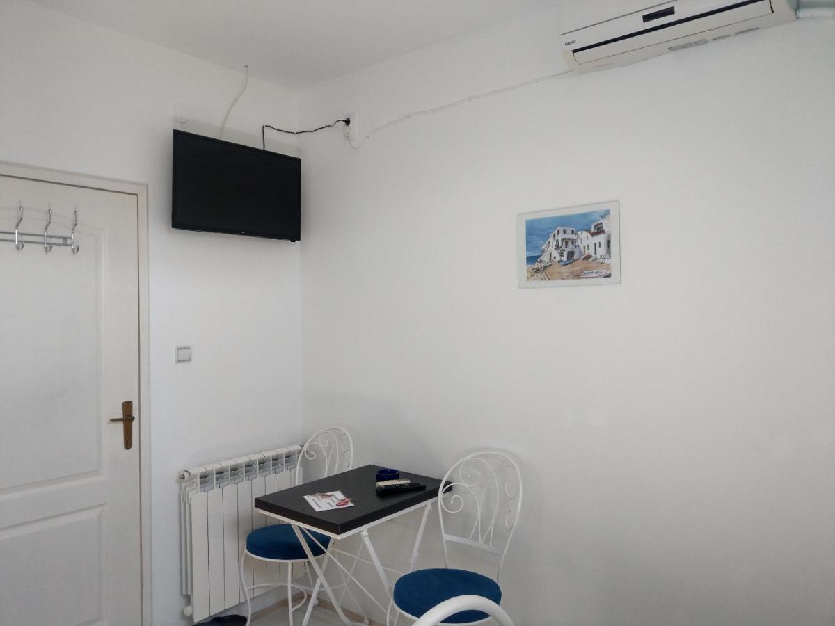Apartment Harmonija apatin Bagian luar foto