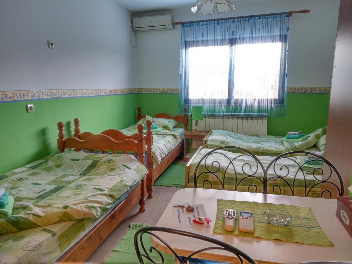 Apartment Harmonija apatin Bagian luar foto
