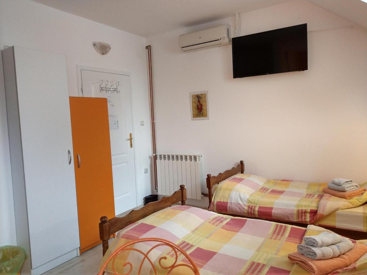 Apartment Harmonija apatin Bagian luar foto